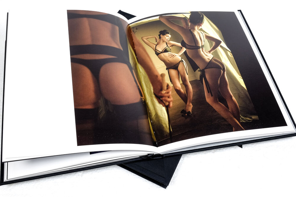 Landskab Fru Til ære for Agent Provocateur & Kate Moss – The Four Dreams of Miss X. Limited Edition ( 4 prints + DVD), by Mike Figgis / €95.00